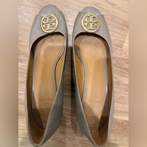 Tory Burch Julianne Peep Toe Wedge Heel Grey - Size 10